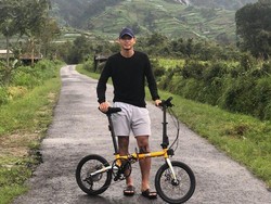 Tak Ada Liga, Mantan Kapten Timnas Gowes ke Kaki Gunung Sumbing