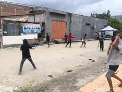 Video Puluhan Bocah Ribut Gegara Perang Senjata Mainan!