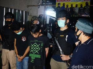 Dua Pemuda Kelola Pabrik Tembakau Gorilla di Bandung