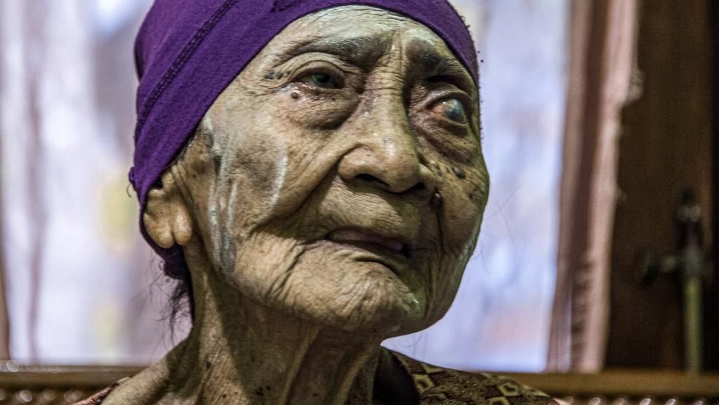 Nenek Usia 100 Tahun di Surabaya Sembuh dari COVID-19 Nenek Usia 100 Tahun di Surabaya Sembuh dari COVID-19