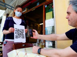 5 Protokol Minim Sentuhan di Restoran, Pindai Menu sampai Robot Pelayan