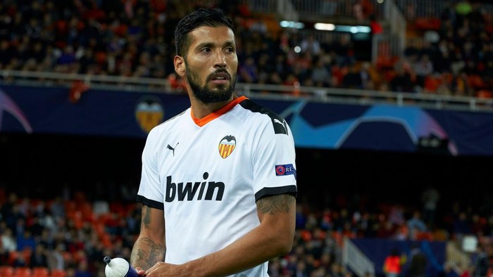 VALENCIA, SPAIN - NOVEMBER 27: Ezequiel Garay of Valencia looks on prior to the UEFA Champions League group H match between Valencia CF and Chelsea FC at Estadio Mestalla on November 27, 2019 in Valencia, Spain. (Photo by Manuel Queimadelos Alonso/Getty Images)