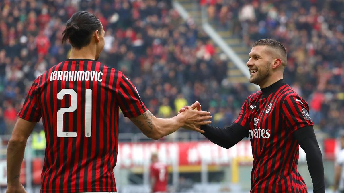 Ante Rebic harus bisa buktikan diri tampil oke jika tak ada Zlatan Ibrahimovic. (Foto: Getty Images/Marco Luzzani)