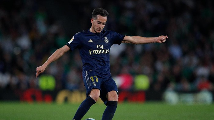 SEVILLE, SPAIN - MARCH 08: Lucas Vazquez of Real Madrid CF kicks the ball during the Liga match between Real Betis Balompie and Real Madrid CF at Estadio Benito Villamarin on March 08, 2020 in Seville, Spain. (Photo by Fran Santiago/Getty Images)