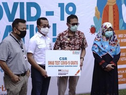 Bendung Sebaran COVID-19 di Sumbar, BNI Beri 2.000 Test Swab Gratis