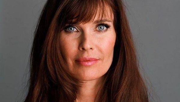 Foto: Pesona Mantan Supermodel Legendaris yang Pose Topless di Usia 59