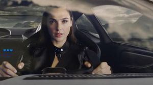 Potret Si Cantik Gal Gadot Beraksi dengan Jaguar Hingga Truk
