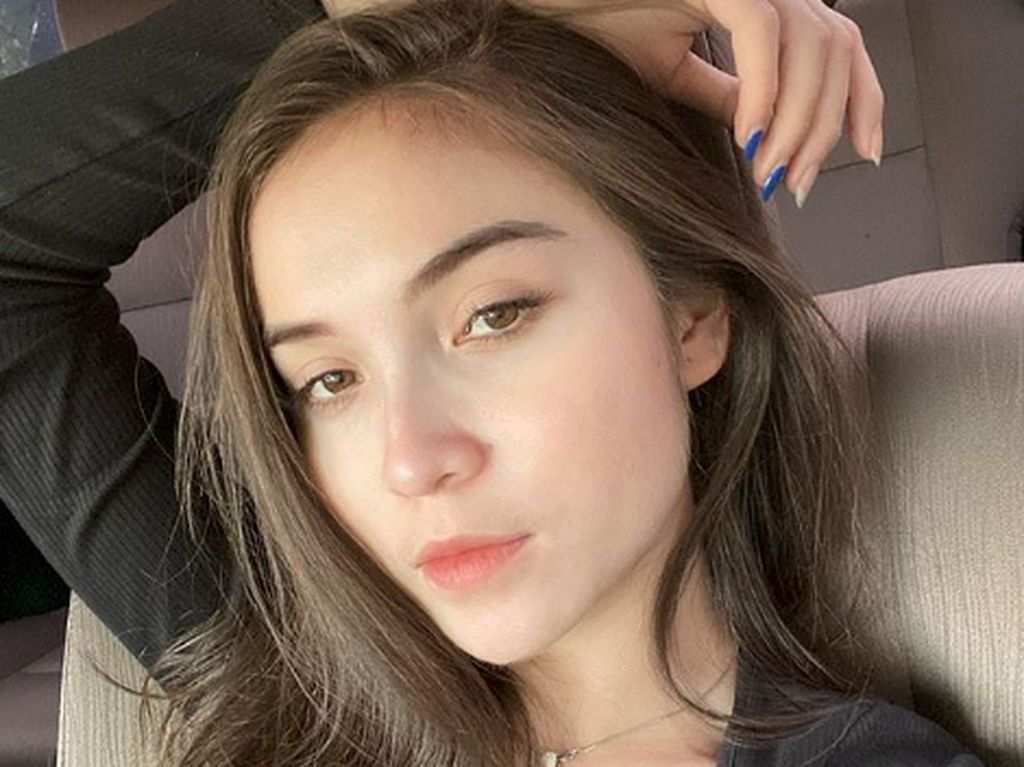 Elina Joerg Kurangi Jadwal Syuting Demi Sahur Bareng Keluarga Elina Joerg Kurangi Jadwal Syuting Demi Sahur Bareng Keluarga