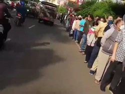 Viral Antrean Perpanjang SIM di Tangerang Mengular ke Jalan, Ini Kata Polisi