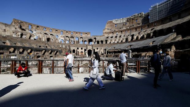 Members of the media walk inside the ancient Colosseum during a press preview for the reopening of the museum, in Rome, Monday, June 1, 2020. The Colosseum, one of Italy’s most popular tourist attractions, reopens on Monday to visitors after three months of shutdown following COVID-19 containment measures. (Cecilia Fabiano/LaPresse via AP)