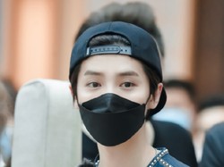 Luhan Eks EXO Diprotes Karena Pakai Rompi Bertuliskan Syahadat