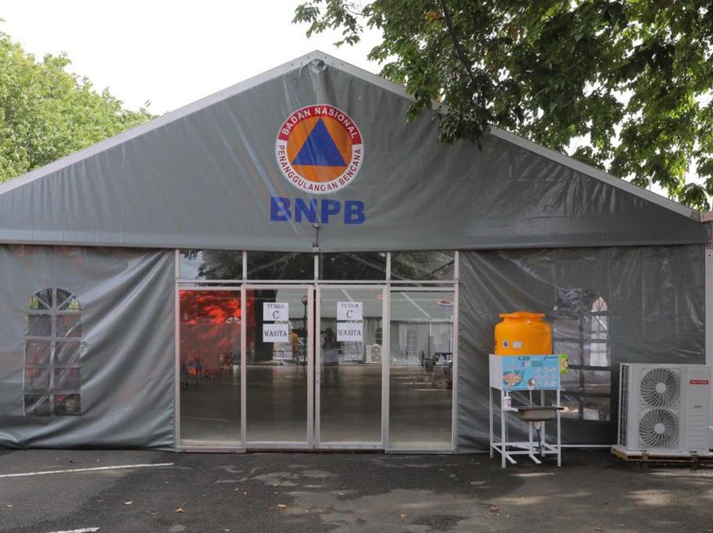 Pemprov Jatim Bangun Empat RS Darurat Lapangan Selama Setahun Corona Pemprov Jatim Bangun Empat RS Darurat Lapangan Selama Setahun Corona