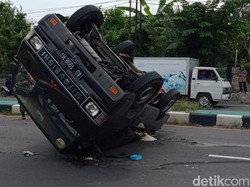 Nekat Numpang di Mobil Bak, Kecelakaan Nggak Kenal Jarak Dekat