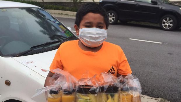 Danish Izzuddin Bocah 10 tahun Jual Jus Mangga