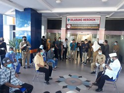 Semangati Warga, Wali Kota Bengkulu Lepas 3 Pasien Sembuh Corona