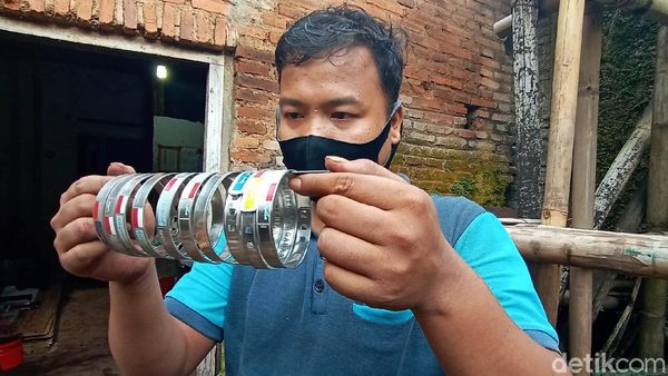 Ibadah 2020 Batal, Perajin Tetap Produksi Gelang Haji