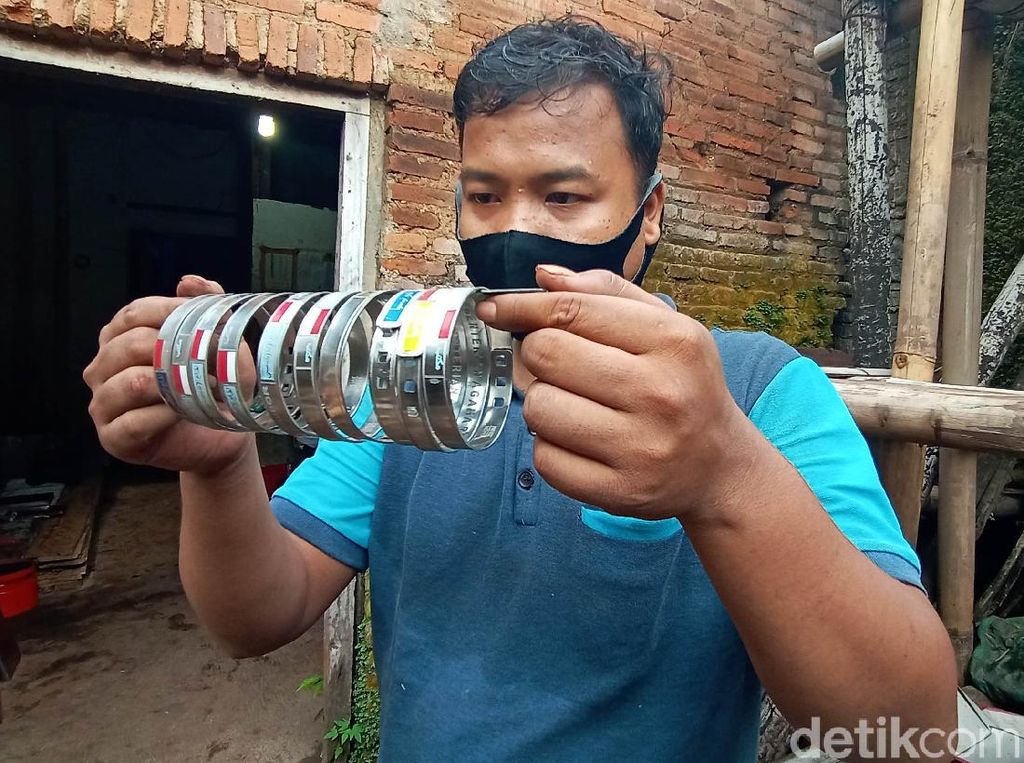 Ibadah 2020 Batal, Perajin Tetap Produksi Gelang Haji Ibadah 2020 Batal, Perajin Tetap Produksi Gelang Haji
