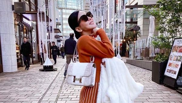 Foto: Deretan Gaya Syahrini Pakai Tas Rp 2 M, Cuma Ada Satu di Indonesia