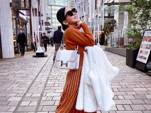 Foto: Deretan Gaya Syahrini Pakai Tas Rp 2 M, Cuma Ada Satu di Indonesia Foto: Deretan Gaya Syahrini Pakai Tas Rp 2 M, Cuma Ada Satu di Indonesia