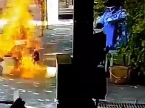 Bahaya Betul, Motor Ini Terbakar Setelah Disemprot Disinfektan