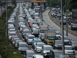 Jakarta Macet Lagi, Ini Tips Menghemat Bahan Bakar Mobil