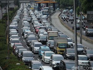 Jakarta Macet Lagi, Ini Tips Menghemat Bahan Bakar Mobil Jakarta Macet Lagi, Ini Tips Menghemat Bahan Bakar Mobil