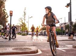 DKI Rekomendasikan Gowes di Masa Transisi, Perlu Pakai Masker Nggak?
