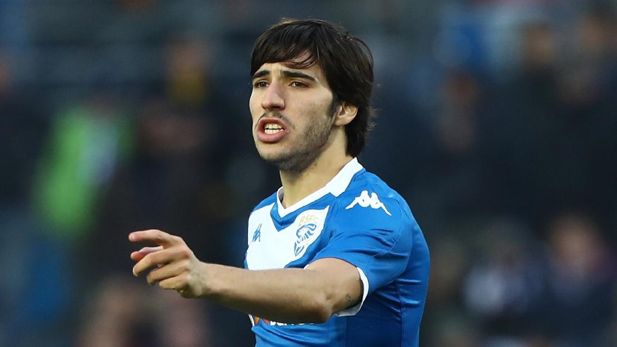 Sandro Tonali akan merapat ke AC Milan pada musim panas ini. (Foto: Getty Images/Marco Luzzani)