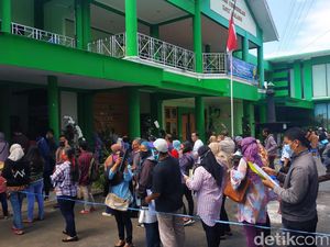 Sistem PPDB Eror, Ratusan Calon Wali Murid Datangi Dindikbud Kota Malang Sistem PPDB Eror, Ratusan Calon Wali Murid Datangi Dindikbud Kota Malang