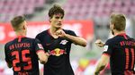 Boneka Beruang Ini Jadi Penonton Laga FC Cologne Vs Leipzig