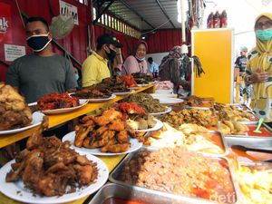 Berburu Nasi Kapau di Kramat Raya Jakarta Berburu Nasi Kapau di Kramat Raya Jakarta