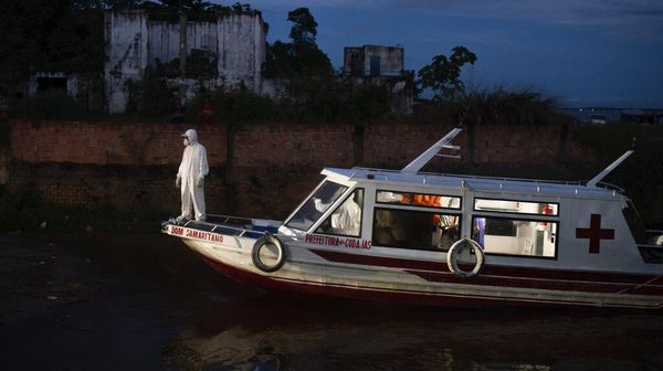 Ambulans Terapung Wara-wiri Angkut Pasien Corona di Amazon