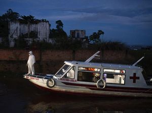 Ambulans Terapung Wara-wiri Angkut Pasien Corona di Amazon Ambulans Terapung Wara-wiri Angkut Pasien Corona di Amazon