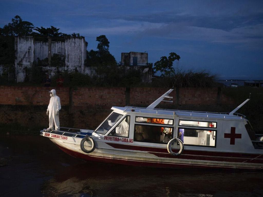 Ambulans Terapung Wara-wiri Angkut Pasien Corona di Amazon Ambulans Terapung Wara-wiri Angkut Pasien Corona di Amazon