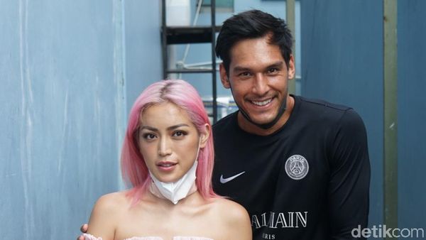 Ikhlas Pernikahan Ditunda, Jessica Iskandar Sempat Stres