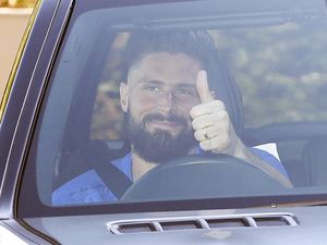 Giroud Bertahan di Chelsea karena Kuasa Tuhan