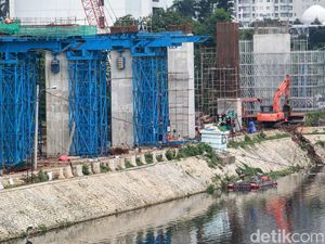 Proyek LRT di Dukuh Atas Jalan Terus
