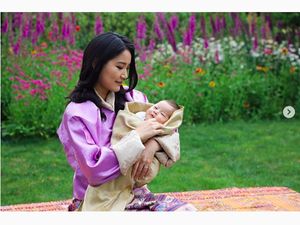Ratu Cantik Bhutan Pertamakalinya Ungkap Foto Anak ke-2 yang Baru Lahir