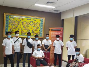 Pulang ke Indonesia, 9 WNI Eks ABK Kapal China Mengaku Dieksploitasi Pulang ke Indonesia, 9 WNI Eks ABK Kapal China Mengaku Dieksploitasi
