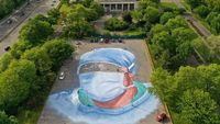 Mural Raksasa Dukungan untuk Petugas Medis