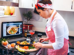 Tahun Ini Masak di Rumah Jadi Favorit Banyak Orang