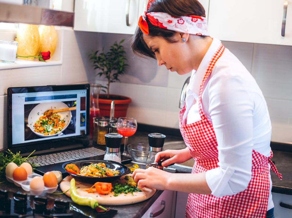 Tahun Ini Masak di Rumah Jadi Favorit Banyak Orang Tahun Ini Masak di Rumah Jadi Favorit Banyak Orang