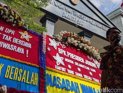 Jelang Sidang Perdana Kasus Jiwasraya, PN Jakpus Kebanjiran Karangan Bunga