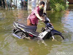 Banjir Rob Genangi Permukiman Kota Pekalongan, 150 Warga Mengungsi Banjir Rob Genangi Permukiman Kota Pekalongan, 150 Warga Mengungsi