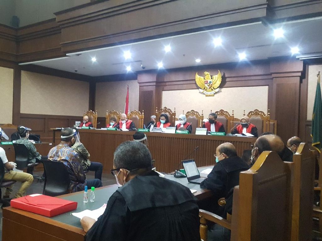 Sidang Dakwaan Kasus Jiwasraya Dimulai, Terdakwa Pakai Masker-Face Shield Sidang Dakwaan Kasus Jiwasraya Dimulai, Terdakwa Pakai Masker-Face Shield