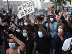 Ribuan Warga Prancis Pawai Desak Polisi Ungkap Kematian Adama Traore