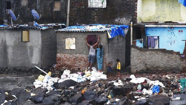 India Evakuasi Warga Antisipasi Serangan Topan Nisarga