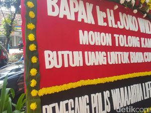 Karangan Bunga Korban Jiwasraya Berjejer di PN Jakpus Jelang Sidang Dakwaan