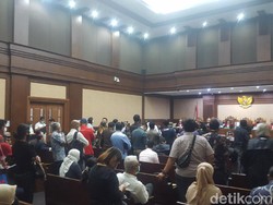 Ruang Sidang Sempat Padat Jelang Dakwaan Kasus Jiwasraya, Lalu Ditertibkan