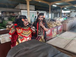 Unik! Satgas COVID-19 di Denpasar Sosialisasi New Normal Pakai Kostum Bondres